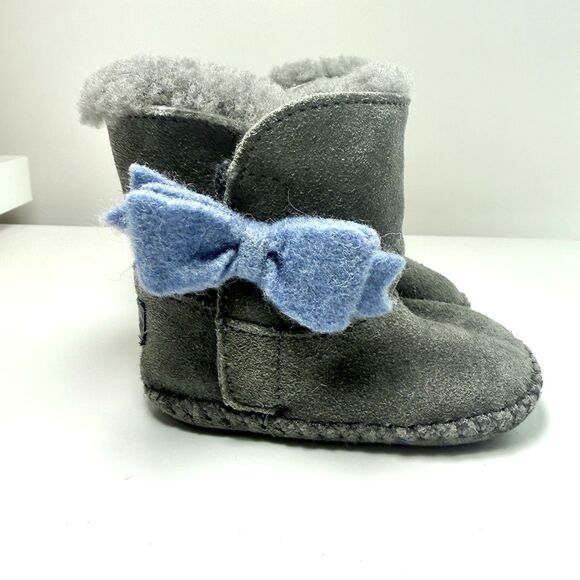 UGG Cassie Baby Boots Booties Gray Suede Leather Blue Bow 6-12 Mos 2/3 - Picture 1 of 8